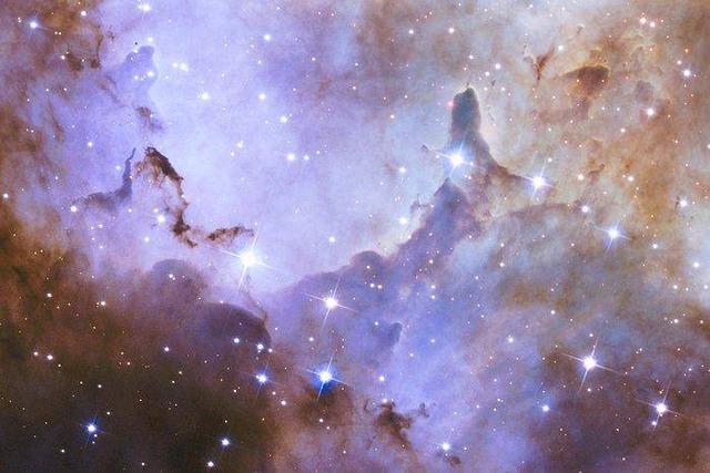 恒星和行星的区别，恒星和行星的区别是能运行和不能运行（行星形成的关键是位置）