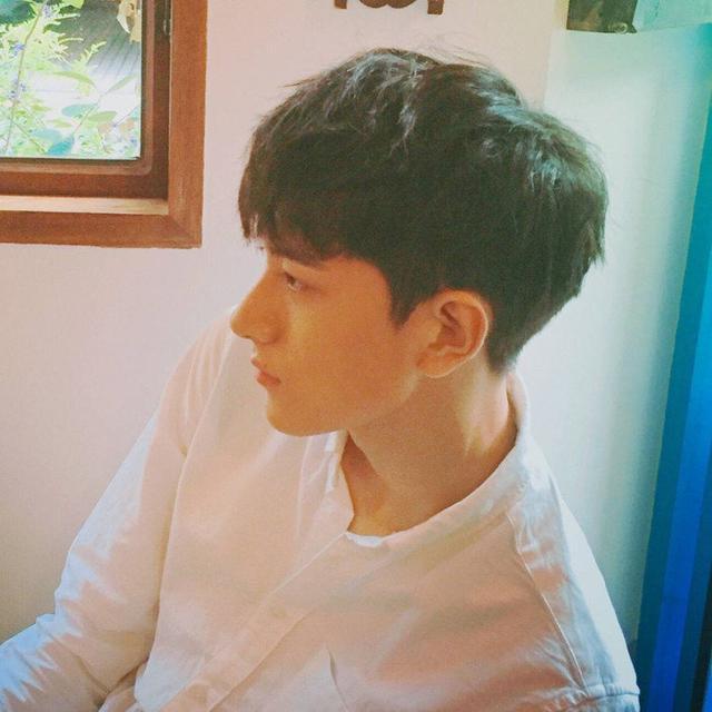 伤感头像男生孤独失望 qq伤感头像男生带孤微信，伤感头像男生孤独失望 qq伤感头像男生带孤（是你不在我身边却在我心里。）