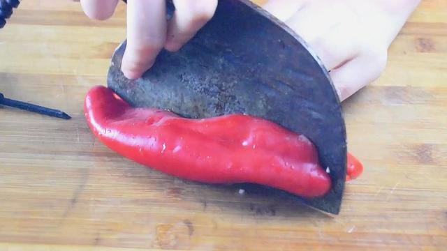 如何切洋葱不辣眼睛，如何才能切洋葱不辣眼睛（教你1个最好吃做法）