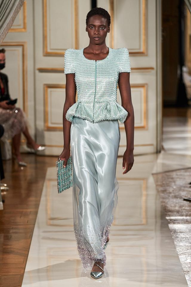 阿玛尼衣服什么档次，阿玛尼服饰什么档次（Privé2021秋季高定女装）