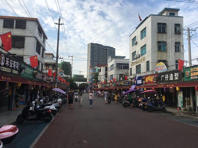 北海侨港风情街，北海侨港风情街和老街哪里更好玩（一个能够体验越南风情的旅游目的地）