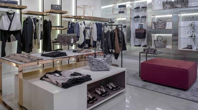服装店用暖光灯还是白光灯好，服装店用暖光灯还是白光灯好呢（对于服装店的装修）