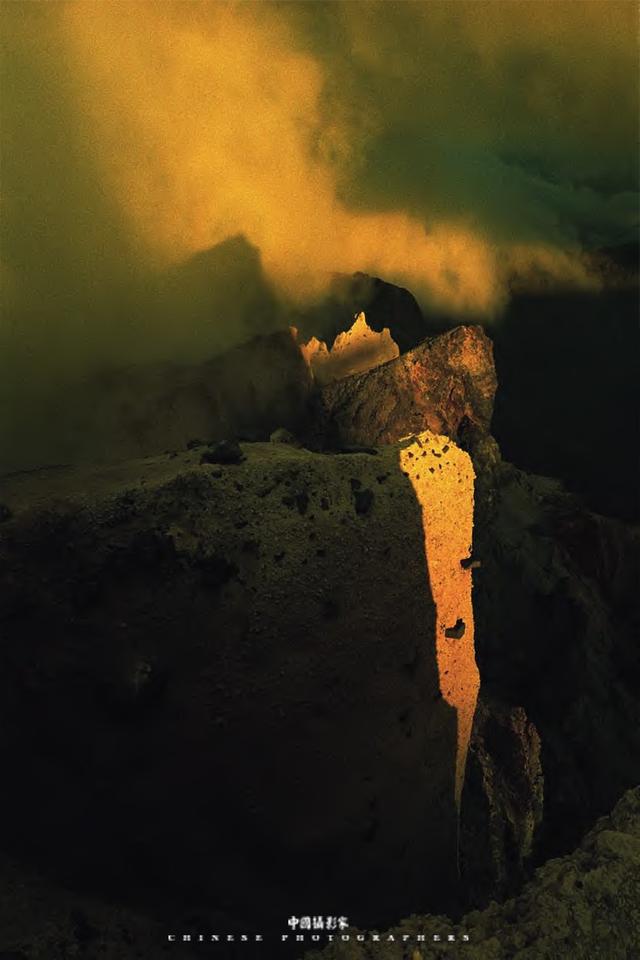 长白山火山爆发，富士山和长白山是同一火山带吗（三次火山喷发形成的奇特自然景观）