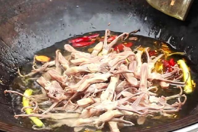 麻辣鸭舌的做法大全集，这样烹饪出的鸭舌麻辣鲜香、爽脆可口