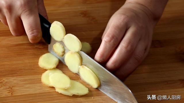 正宗的鱼汤面怎么做，鱼汤面怎么做（教你做一碗热气腾腾的鱼汤面）