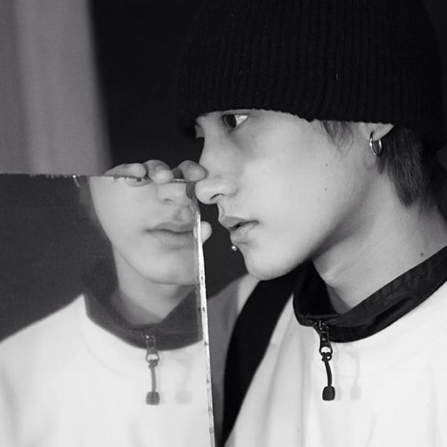 黑化头像微信，黑化头像（黑化头像和高冷壁纸的季节）