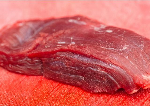 怎样腌制嫩牛肉片，腌制牛肉怎么做才鲜嫩（大厨一招就把牛肉变得又嫩又滑）