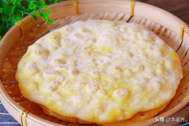 玉米饼子怎么做，玉米面饼子怎么做的又松又软（别只会烙葱油饼了）