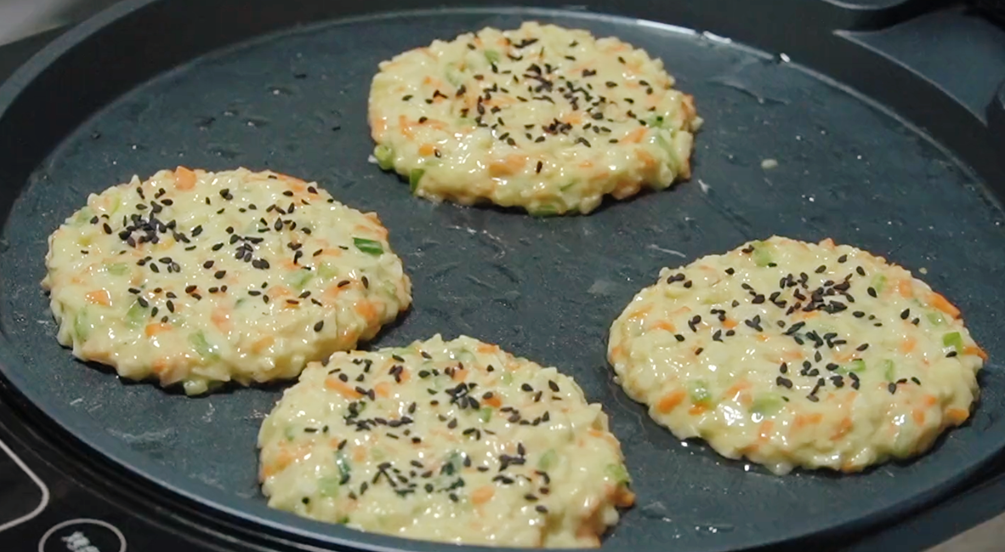 图片[5]-【莲藕鸡蛋饼】做法步骤图 不炒不凉拌 出锅孩子特别喜欢吃-起舞食谱网