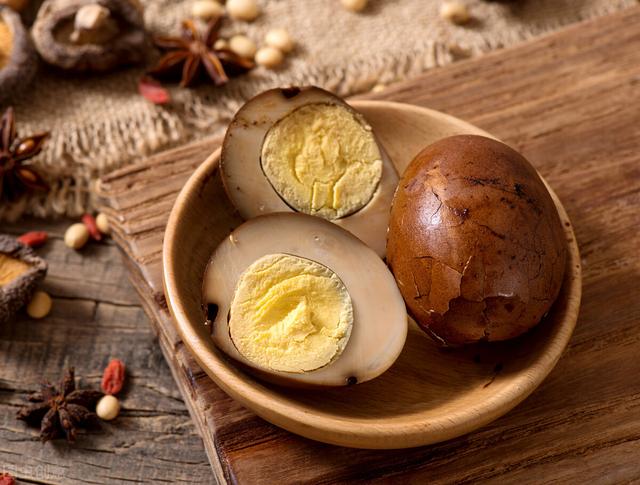 卤鸡蛋的做法卤鸡蛋怎么做卤，卤料卤鸡蛋的制作方法（记得放7样配料）