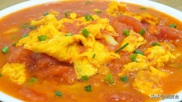 西红柿炒鸡蛋怎么炒才好吃，西红柿炒鸡蛋要怎么做才好吃呢（难怪酒店的西红柿炒鸡蛋那么好吃）