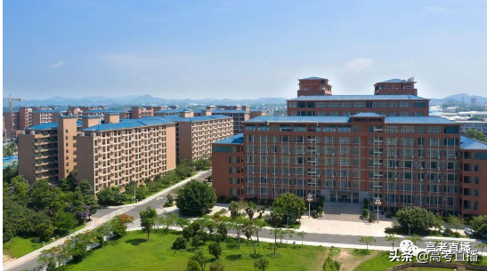 吉林大学珠海学院学费，吉林大学珠海学院学费变化（广东最豪华的高校究竟有多气派）