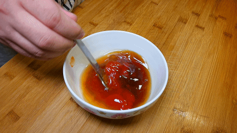 虾蘸料怎么调好吃，水煮虾蘸料怎么调好吃（清蒸大虾的蘸料怎么做）