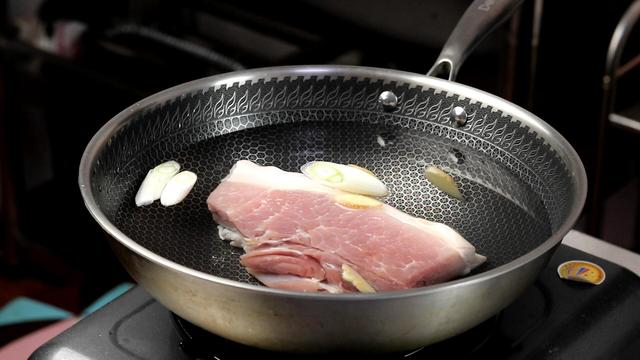 二刀肉做什么好吃，二刀后腿肉适合做什么菜（简单一炒开胃又好吃）