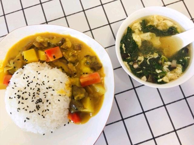 咖喱是什么东西，咖喱粉是用什么材料做成的（印度人为啥那么喜欢吃咖喱）