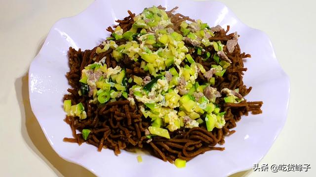 红薯面条的正确做法活面，自己做其实挺简单