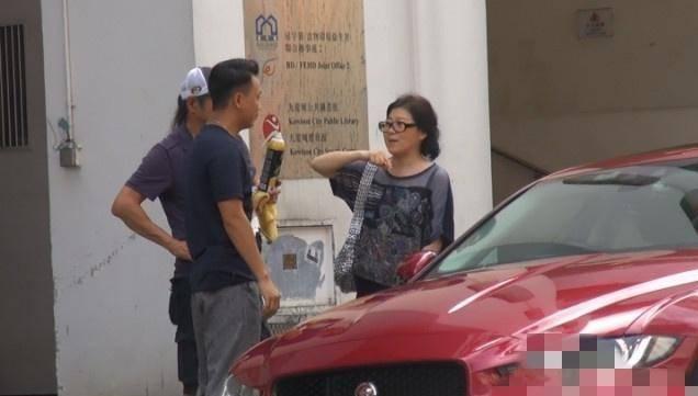 元奎元彪元华元秋什么关系，元华,元秋,元彪是什么关系（一代武星辈分高过成龙生活中是尊重妻子的老婆奴网友）