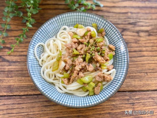 青椒肉丝打卤面，非常下饭的捞面卤（自制家常青椒肉丝打卤面）