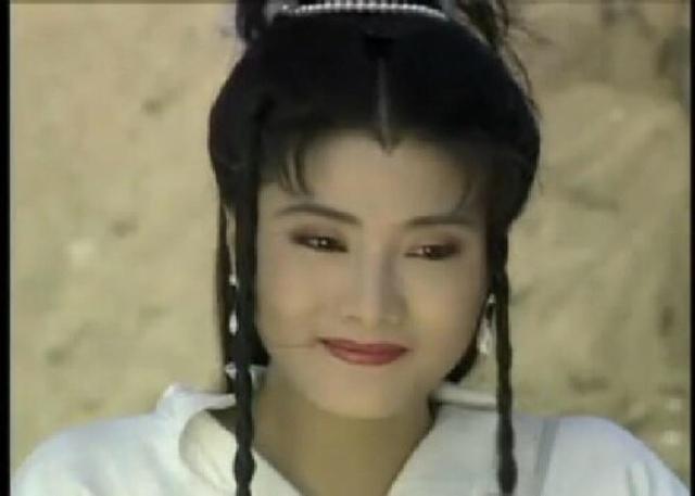 曾是杨紫琼接班人，如今直播翻跟头唱歌，52岁杨丽菁仍单身