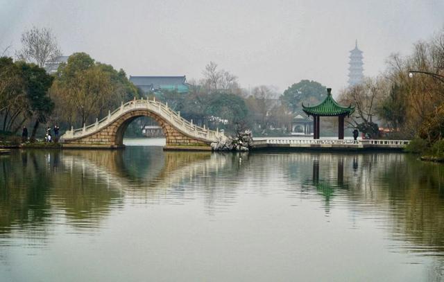 瘦西湖是哪个城市，瘦西湖在哪个城市（明明淡季30元的门票）