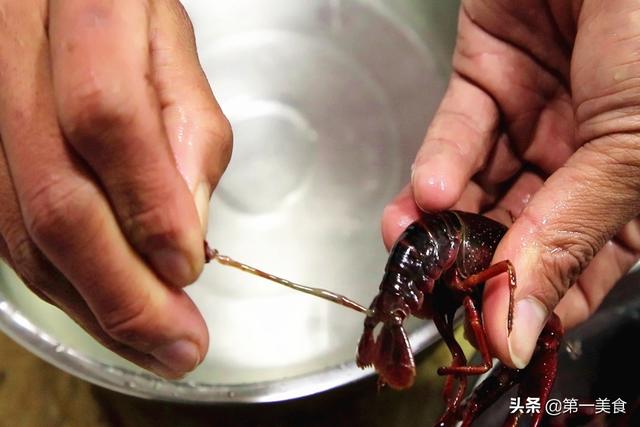小龙虾怎么做好吃又简单，又简单又好吃的小龙虾做法（虾肉嫩滑麻辣入味）