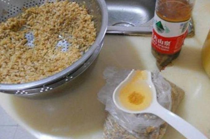 寒冬野钓鲫鱼窝料秘方：低温诱鱼高效配方大公开，助你轻松爆护！