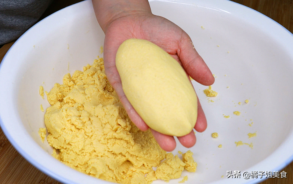 圖片[3]-玉米面餅子4步酥脆做法：北方家常早餐零失敗 營養香脆超下飯-起舞食譜網