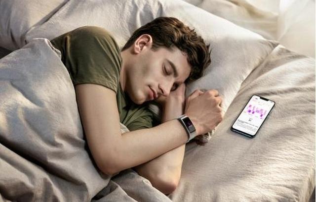 运动手环怎么用，华为运动手环怎么使用（智能手环常用的功能）