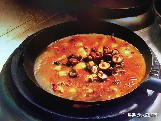 地锅炖柴鸡的做法，地锅炖柴鸡的做法视频（大厨分享专业的做法）