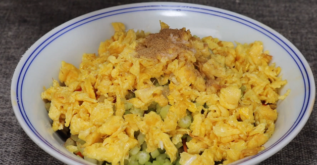 素茄子饺子馅怎么调好吃，茄子全素馅饺子做法（夏天我家就爱吃这素馅饺子）