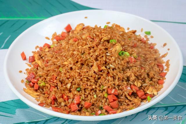 酱油蛋炒饭最正宗的做法，酱油蛋炒饭怎么做好吃（酱油炒饭的正确炒法）