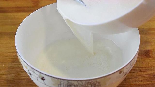 双皮奶制作方法，双皮奶的制作方法（家里还剩1盒牛奶）