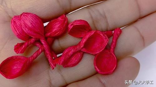 红梅花的寓意是什么，红梅花代表什么象征意义（而我用枯树枝和纸做了一枝梅花）