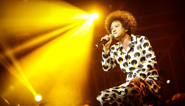 赵英俊出道的音乐才子，薛之谦带一车花去墓地