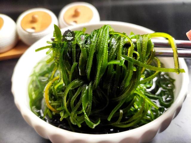 盐渍海带怎么泡发,盐渍海带怎么泡发不咸(这个压缩海带丝太新奇了)