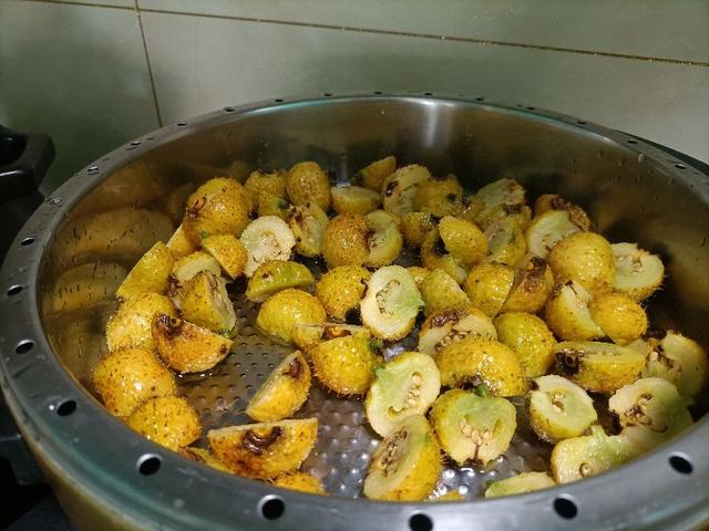 干刺梨泡水一次泡几粒，刺梨干怎么泡水（刺梨酒教程）