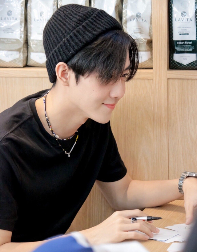 lay是什么意思，lay什么意思（他泰港风少年：黄立贤血统加持）