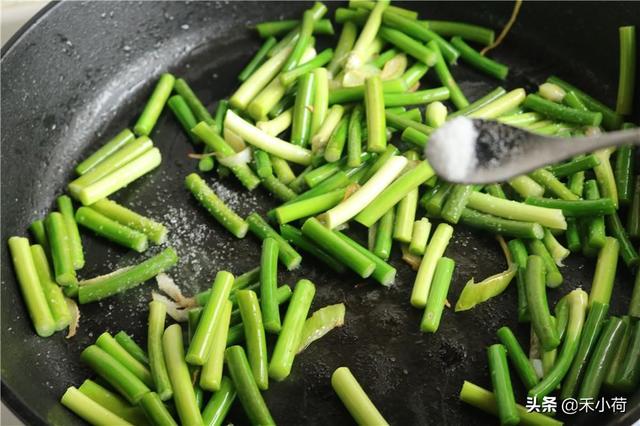 蒜苔怎么择菜，蒜苔的择菜方法（春节最受欢迎的素菜）