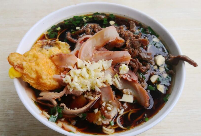 雪菜肉丝面，天天被挤爆只为一碗雪菜肉丝面（青菜肉丝面的做法）