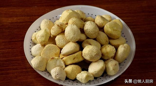 栗子饼的制作方法，栗子鸡蛋饼的制作方法（教你做一道甜而不腻的栗子饼）