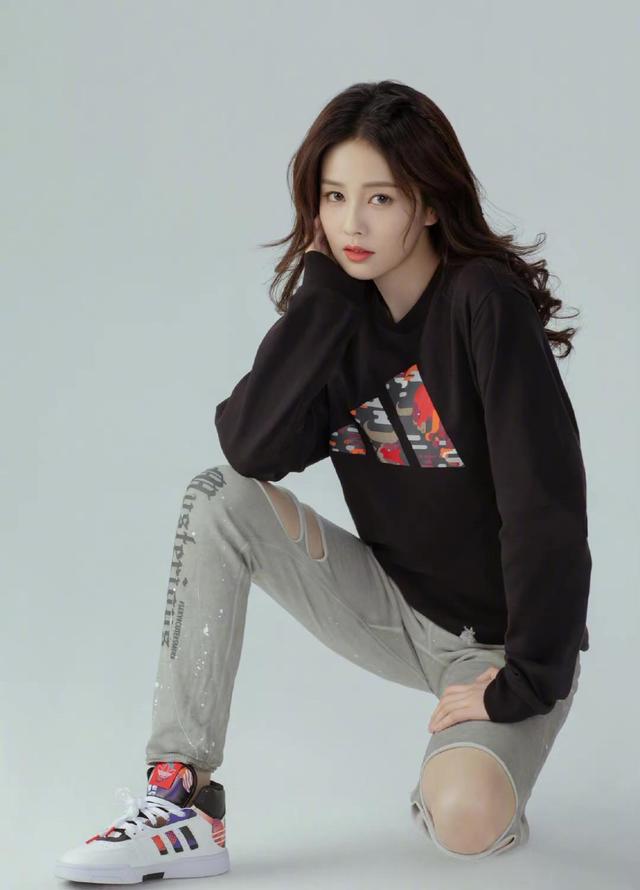 罗云熙结婚了吗，罗云熙和老婆结婚照（白鹿罗云熙被传领证结婚）