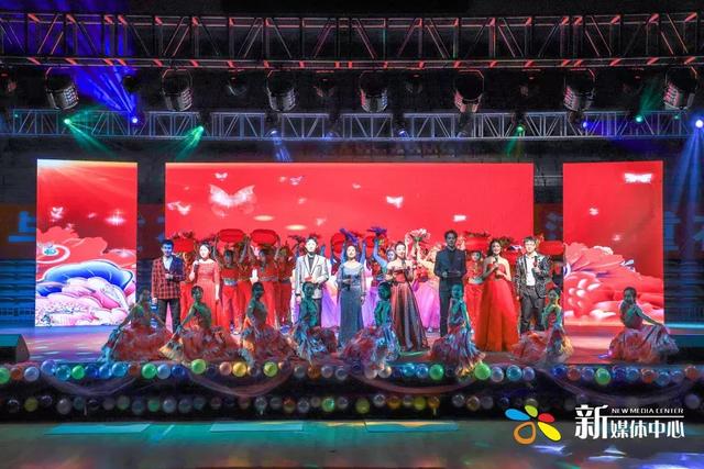 外婆的澎湖湾串词，外婆的澎湖湾串词主持人（2019元旦晚会）