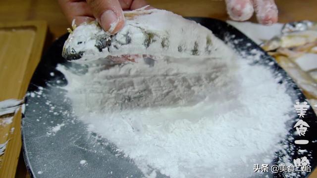 油炸黄花鱼的做法，炸小黄花鱼怎么做（炸黄花鱼是我必做的拿手菜）