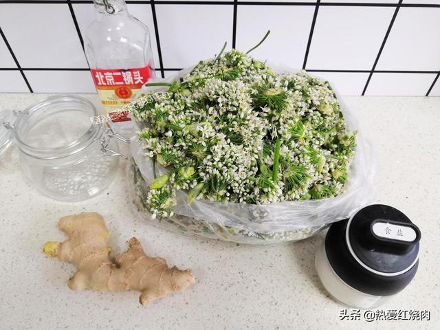 韭菜花酱怎么吃，韭菜花的做法 自制韭菜花酱（每年我都要用它做几瓶酱）