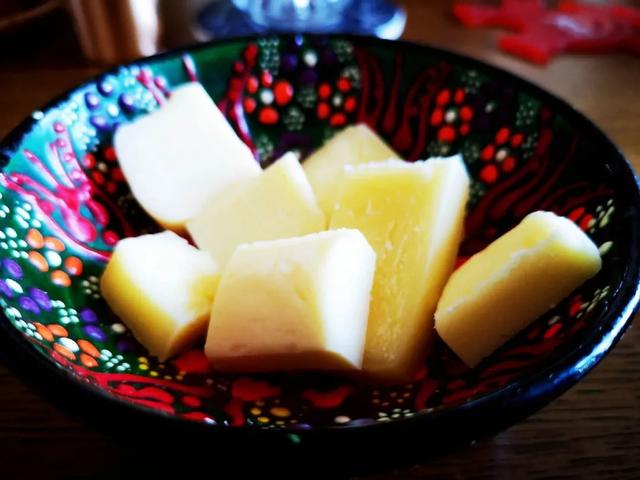 内蒙古自制的干奶酪怎么吃,内蒙古干奶酪图片(锡林郭勒奶酪攻略——带你品草原花样美食) 内蒙古自制的干奶酪怎么吃,内蒙古干奶酪图片(锡林郭勒奶酪攻略——带你品草原花样美食)