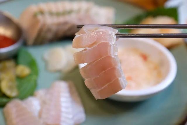 新鲜斑鳐什么味道，祛斑成份有哪些（与浙江面积最大的地级市同名）