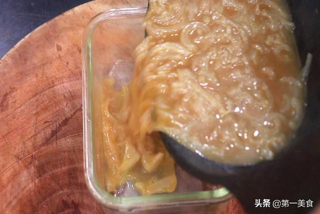 皮冻怎么做，做猪皮冻怎么做（过年做猪皮冻，牢记“2不用”）