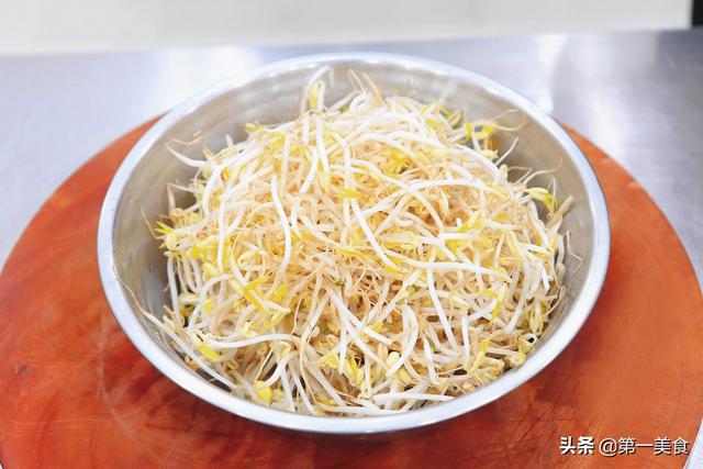 绿豆芽怎么炒好吃，清炒绿豆芽怎么炒好吃又简单窍门（夏天炒绿豆芽、一定要加点它）