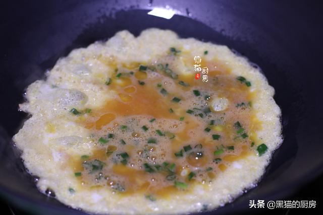 鱼子炒鸡蛋的做法，怎样做鱼子炒鸡蛋（鱼身上这东西别丢了）