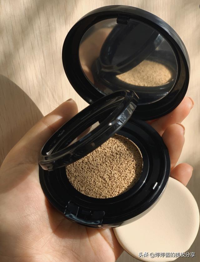 ysl羽毛气垫和银气垫区别，ysl羽毛气垫 银气垫（现下最热门的六款大牌气垫的功课）